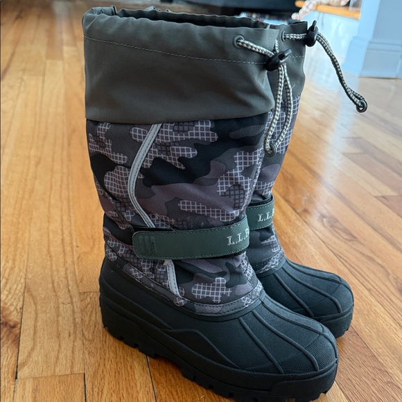 L.L. Bean Other - L.L. Bean Black and Gray Camouflage Snow Boots